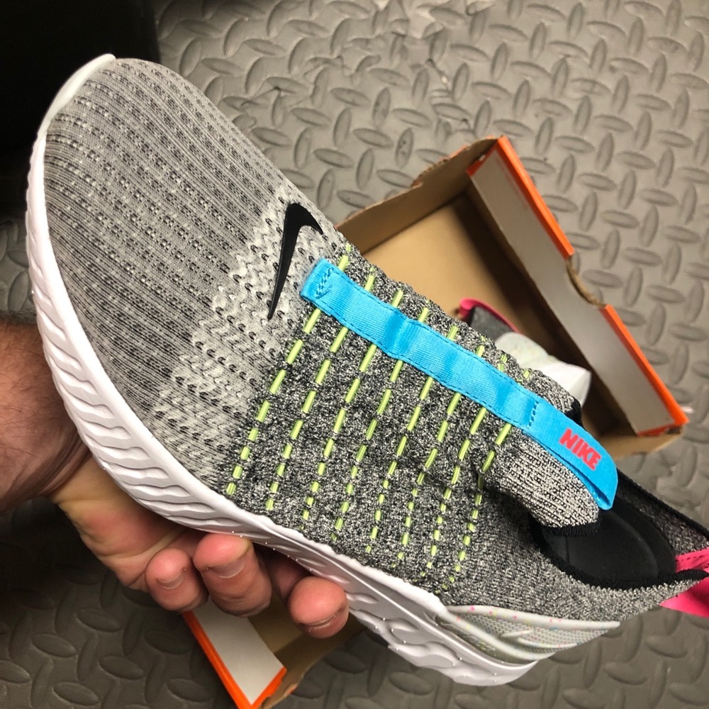 Nike React Phantom Run Flyknit 2 Grey Crimson White Black CZ7865-100 - Picture 10 of 11